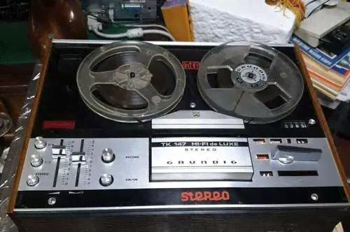 Катушечный магнитофон grundig TK147 HI-FI de luxe